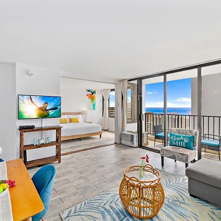 1Br With Great Ocean Views, 1 Block To Waikiki Beach